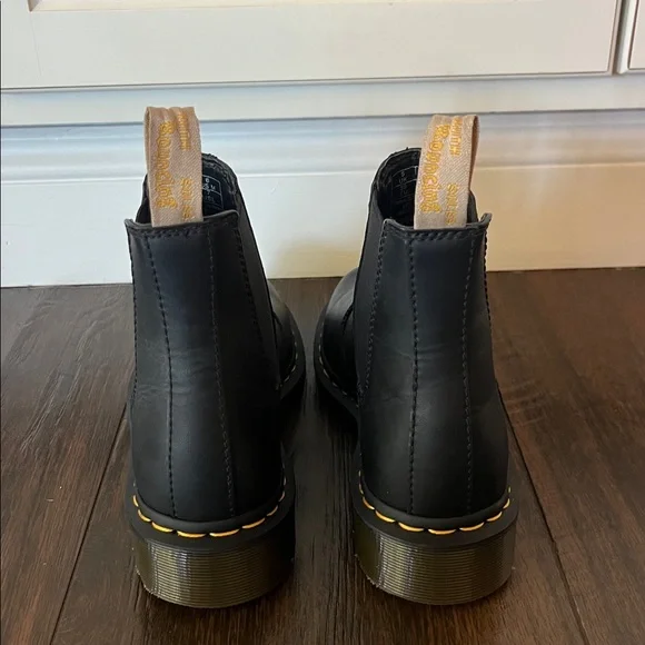 NWT Dr. Martens 2976 Chelsea Vegan Boots - Picture 6 of 8